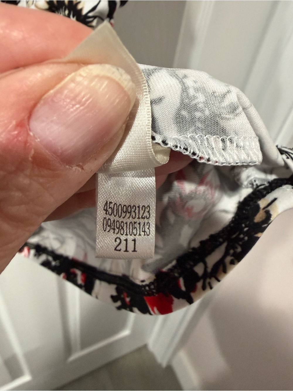 White House Black Market Black, White & Red Floral Lace-Trim Satin Cami - Picture 6 of 9
